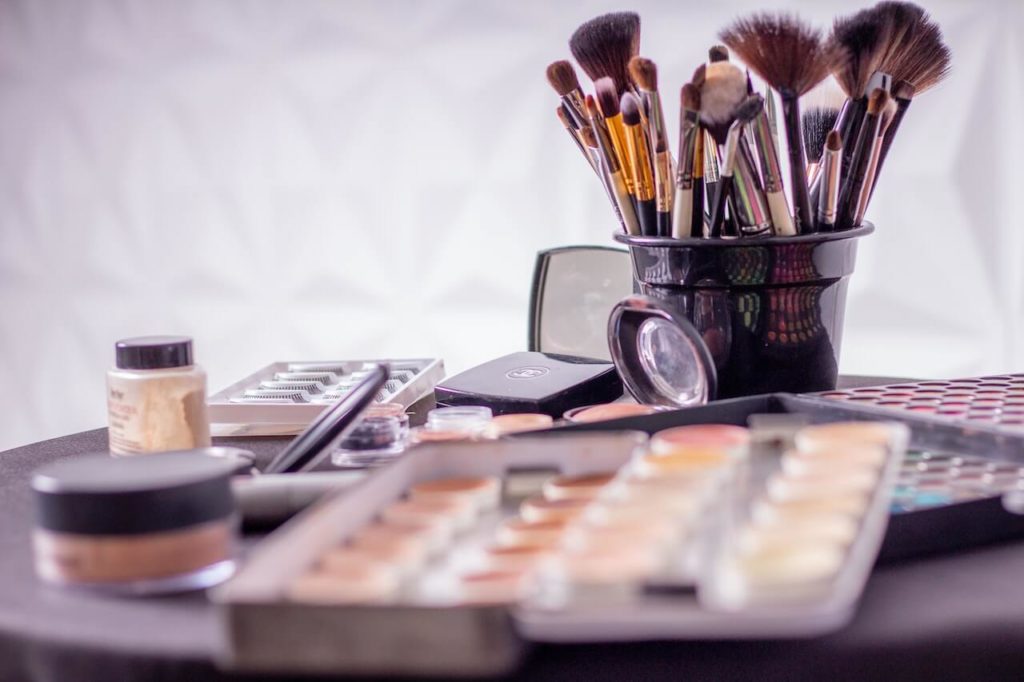 como-crear-tu-propia-marca-de-maquillaje